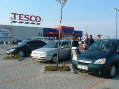 halasi tesco, gyülekező