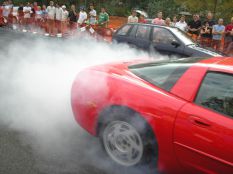 Corvette vs. Suzuki Swift!!! :DDD