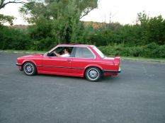E30 323i oldal